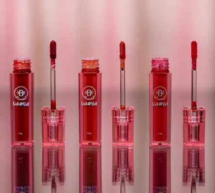 LIP GLOSS + TINTA VEL VET BLOOMSHELL