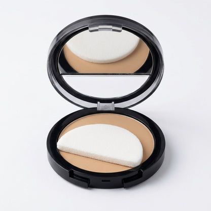 Polvo compacto Vogue matte natural con Niacinamida y ácido hialurónico.